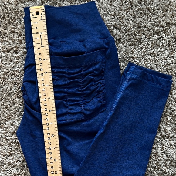 NWOT CLS  V Back Ruffle Pocket Leggings Solid High-Waisted in Size XL - Picture 9 of 12